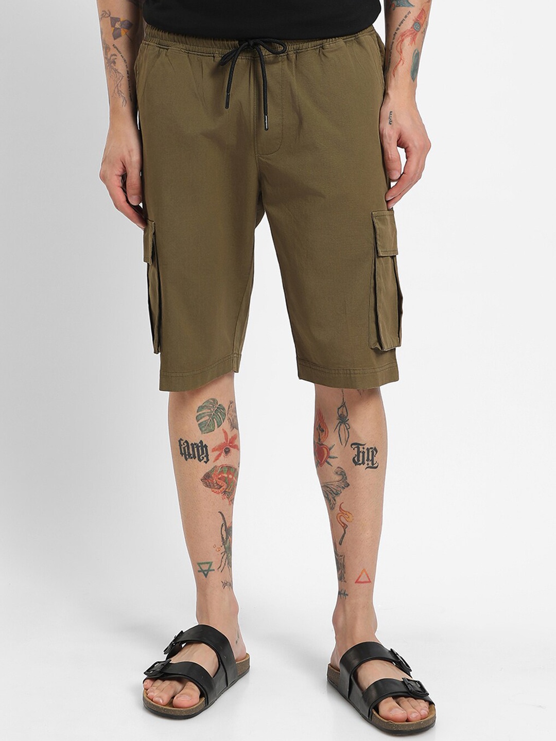 

Bewakoof Men Over Dyed Cargo Shorts, Green