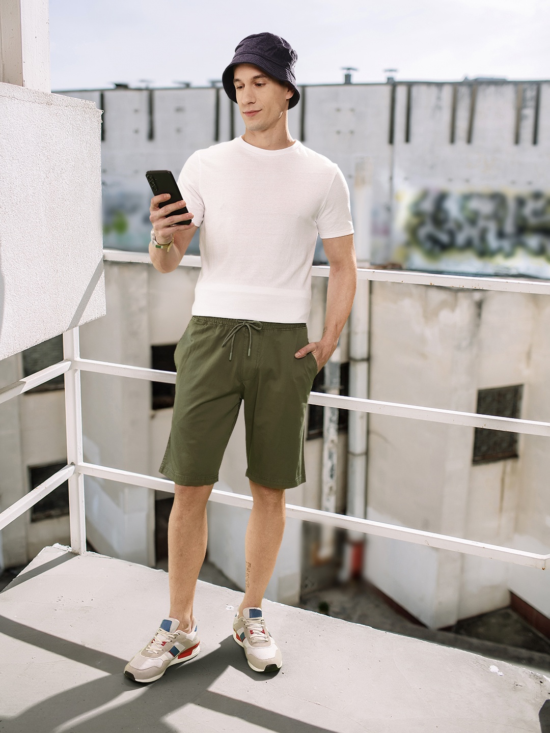 

Bewakoof Men Over Dyed Shorts, Green