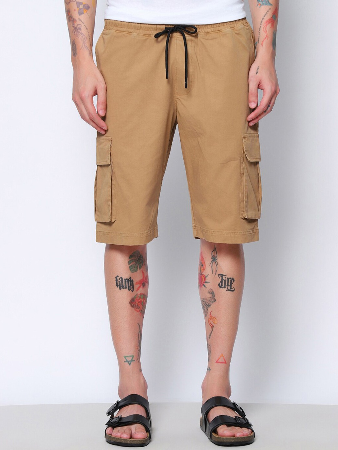 

Bewakoof Men Over Dyed Cargo Shorts, Brown