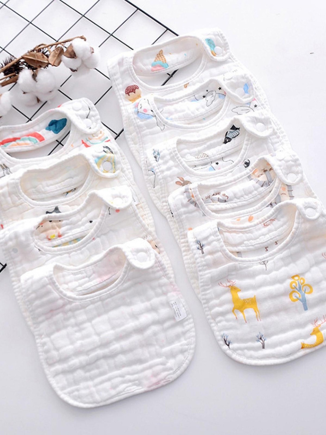 

YOUSTYLO Infants Pack Of 4 Printed Bibs, White