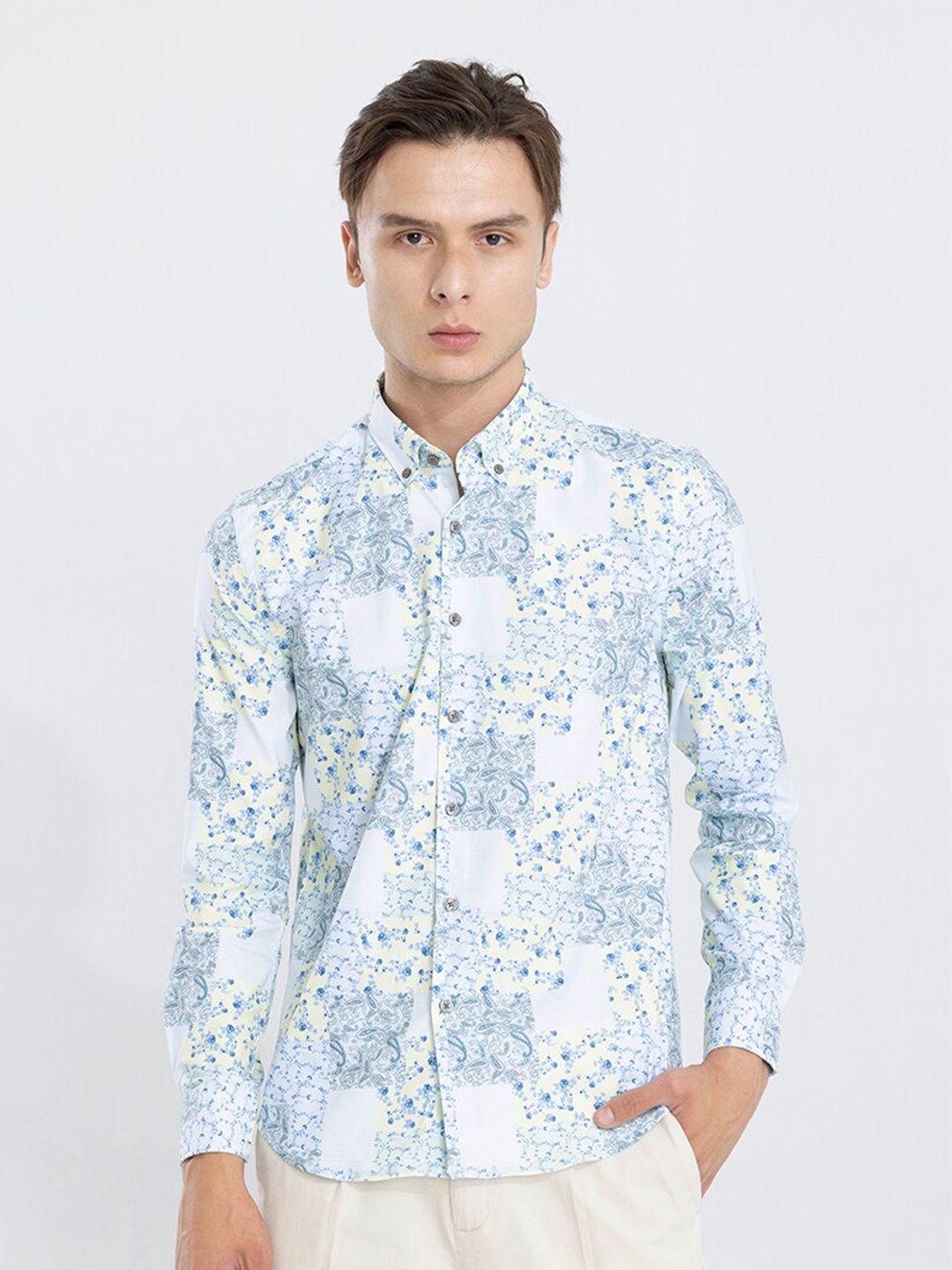 

Snitch White & Blue Classic Ethnic Motifs Printed Pure Cotton Casual Shirt