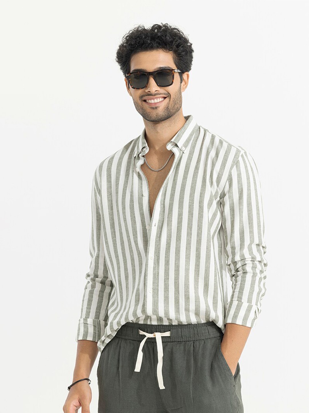 

Snitch Green Classic Striped Slim Fit Linen Casual Shirt, White