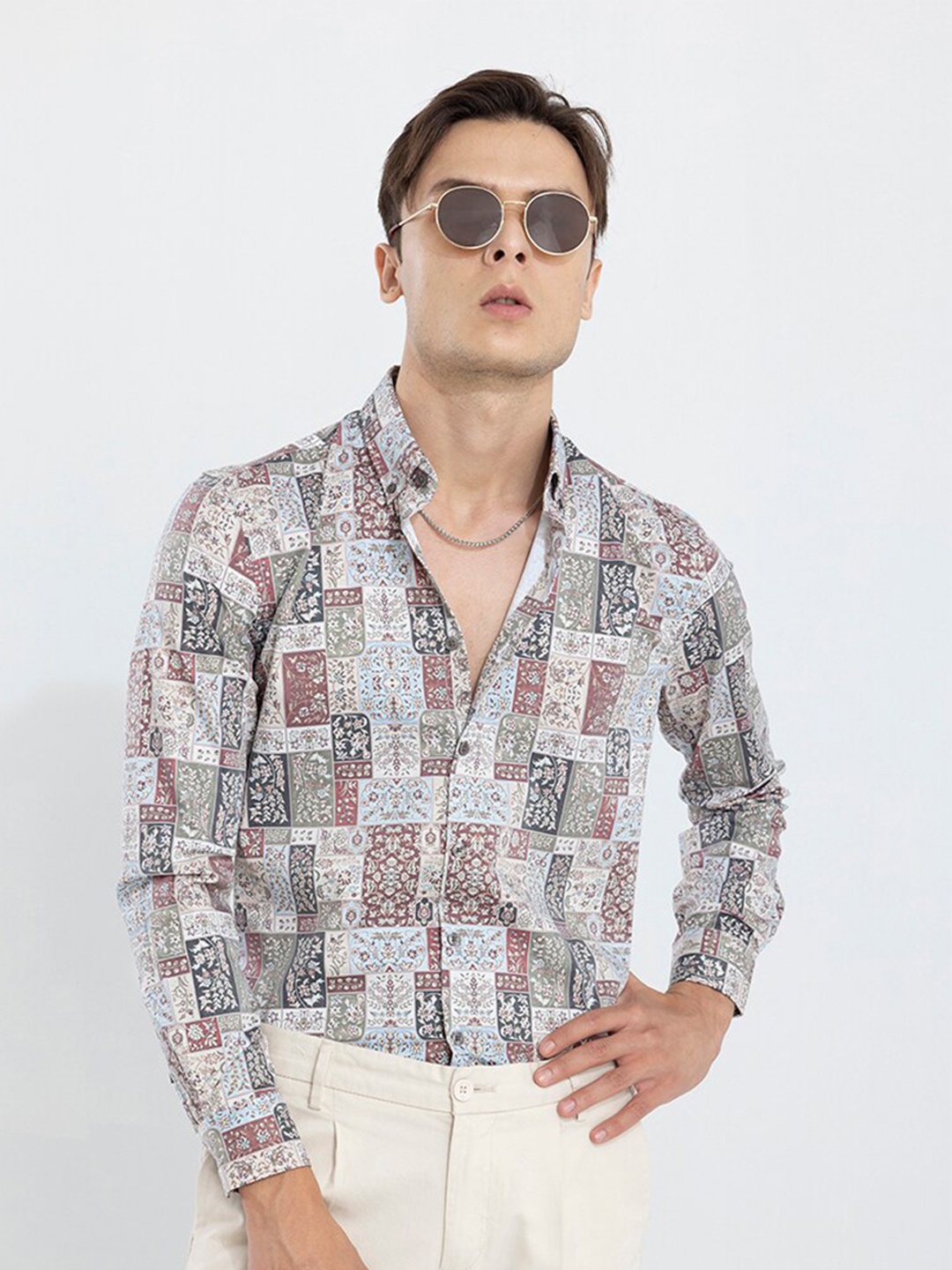 

Snitch White & Green Classic Ethnic Motifs Printed Cotton Casual Shirt