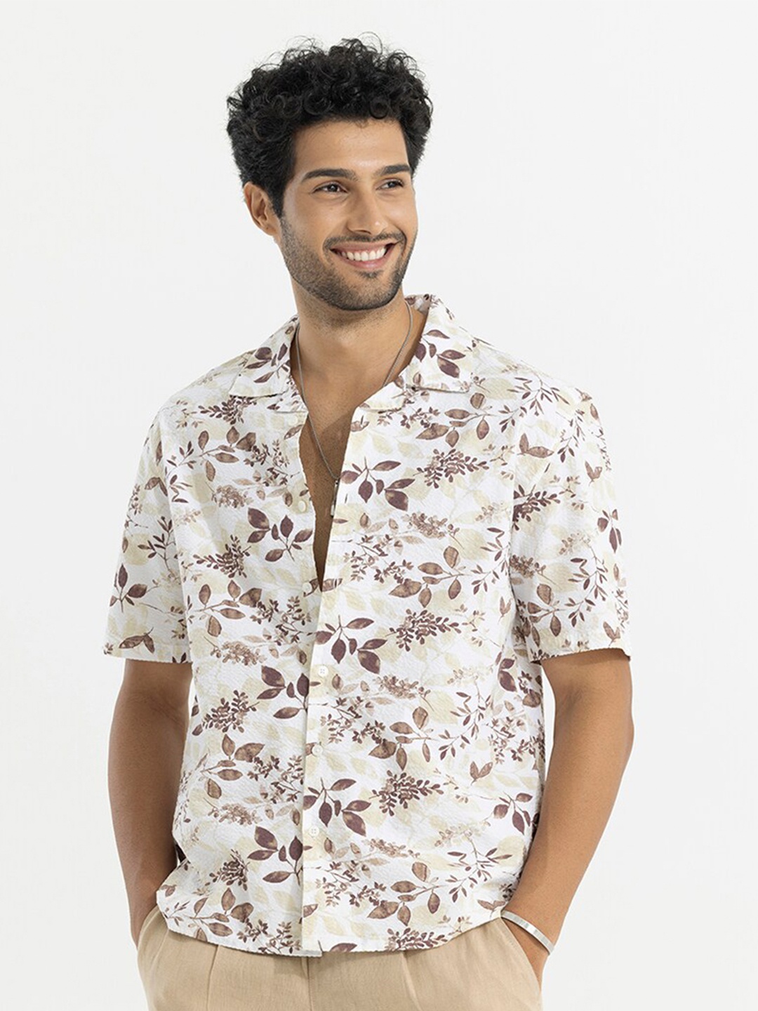 

Snitch White & Beige Classic Floral Printed Cotton Casual Boxy Shirt