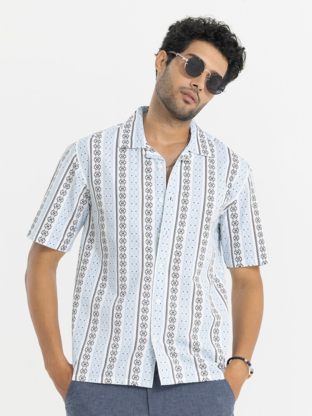 

Snitch White & Blue Classic Ethnic Motifs Printed Cotton Casual Shirt
