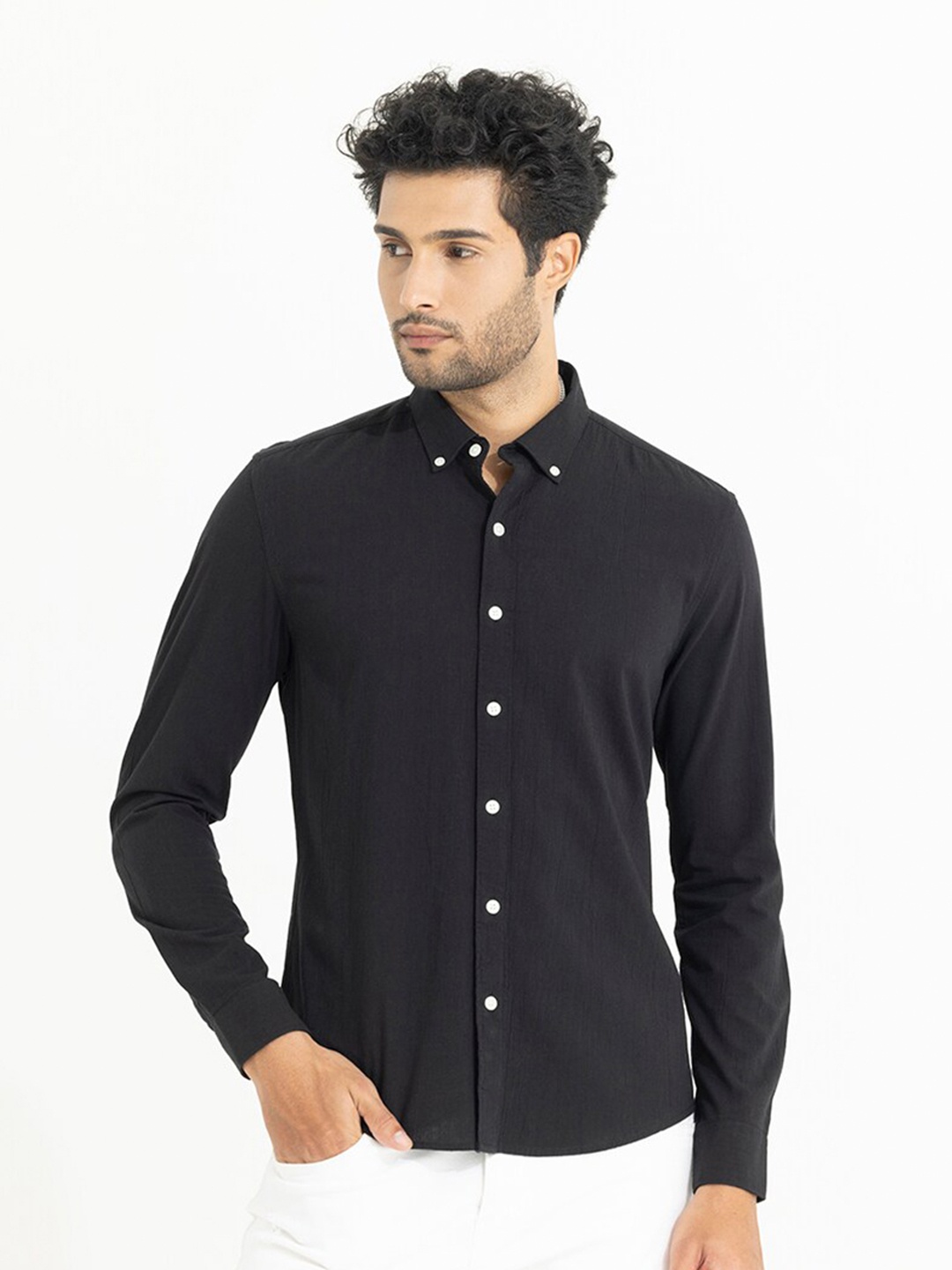 

Snitch Black Classic Spread Collar Slim Fit Casual Shirt