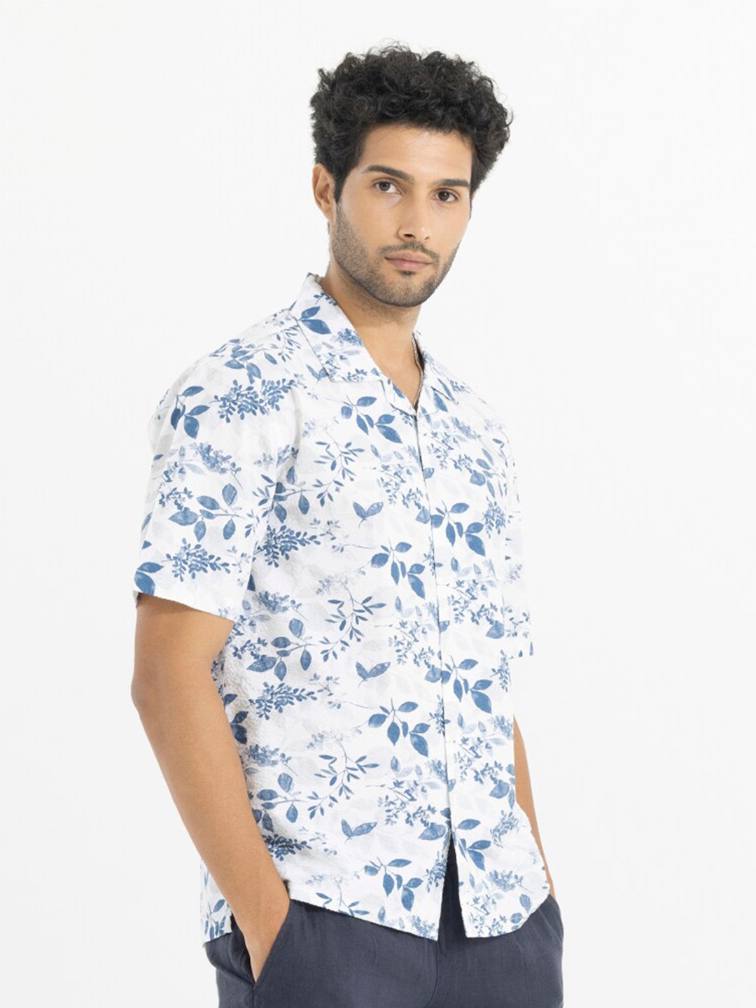 

Snitch White & Blue Classic Floral Printed Cotton Casual Boxy Shirt