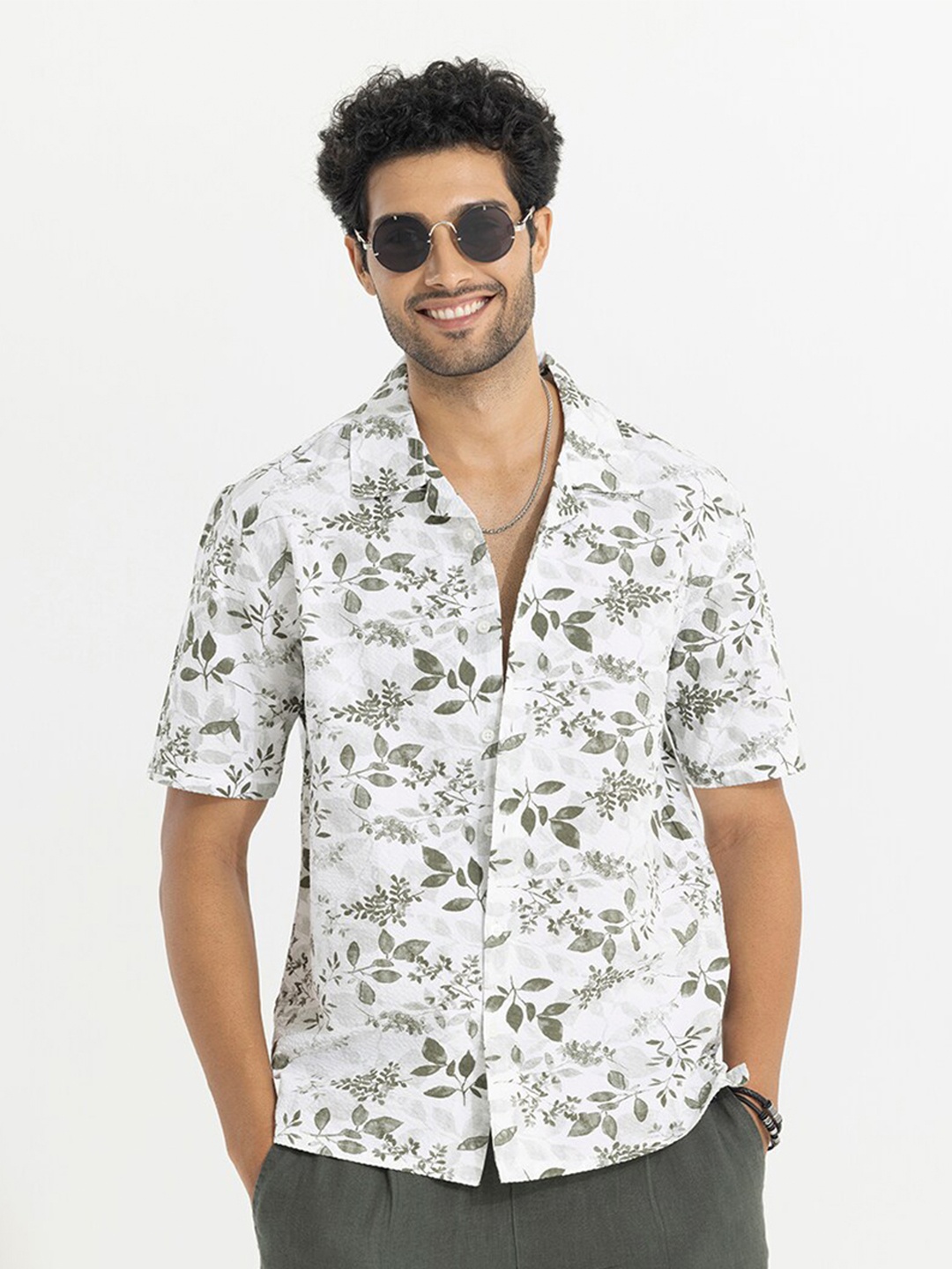 

Snitch White & Grey Classic Floral Printed Cotton Casual Boxy Shirt