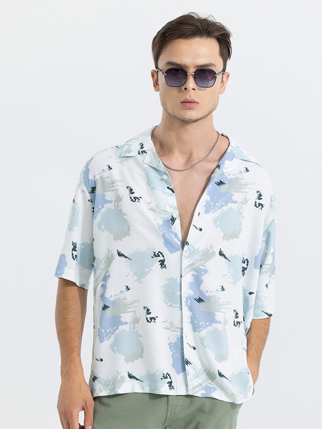 

Snitch White & Blue Classic Abstract Printed Casual Shirt