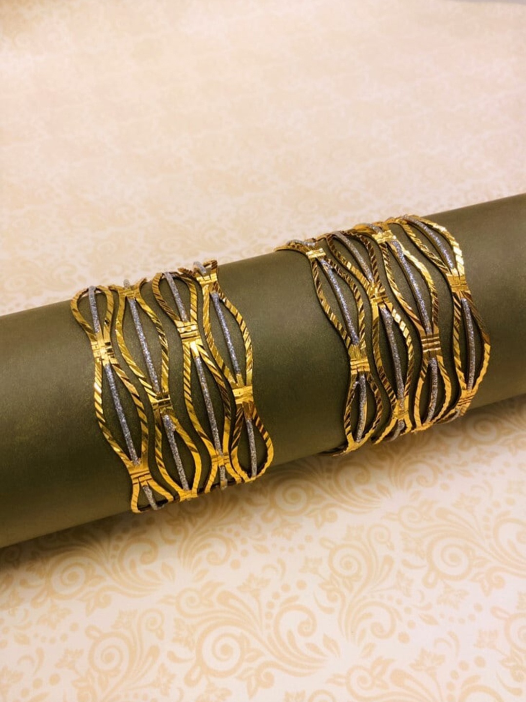 

ATIBELLE Set Of 8 Gold-Plated Bangles