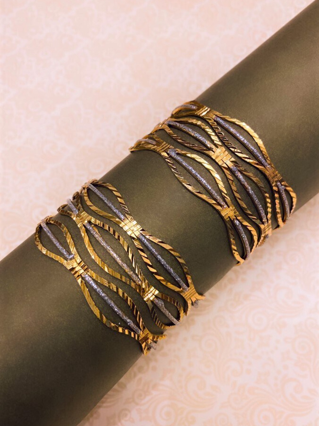 

ATIBELLE Set of 6 Gold-Plated Bangles