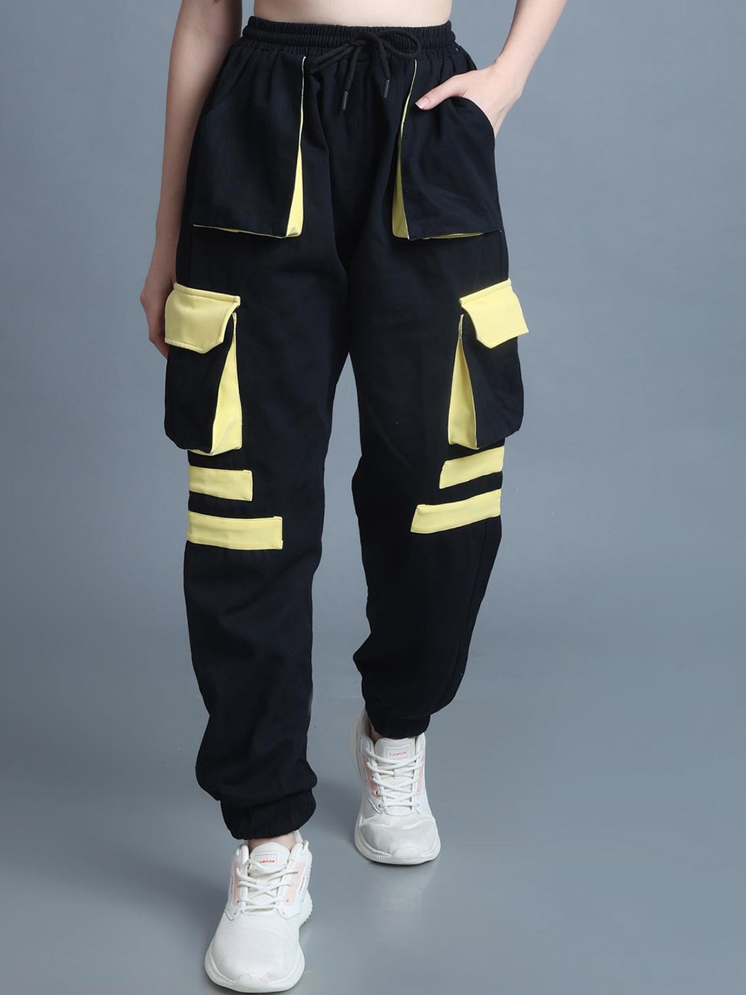 

The Dance Bible Women Colourblocked Relaxed-Fit Anti Odour Joggers, Black