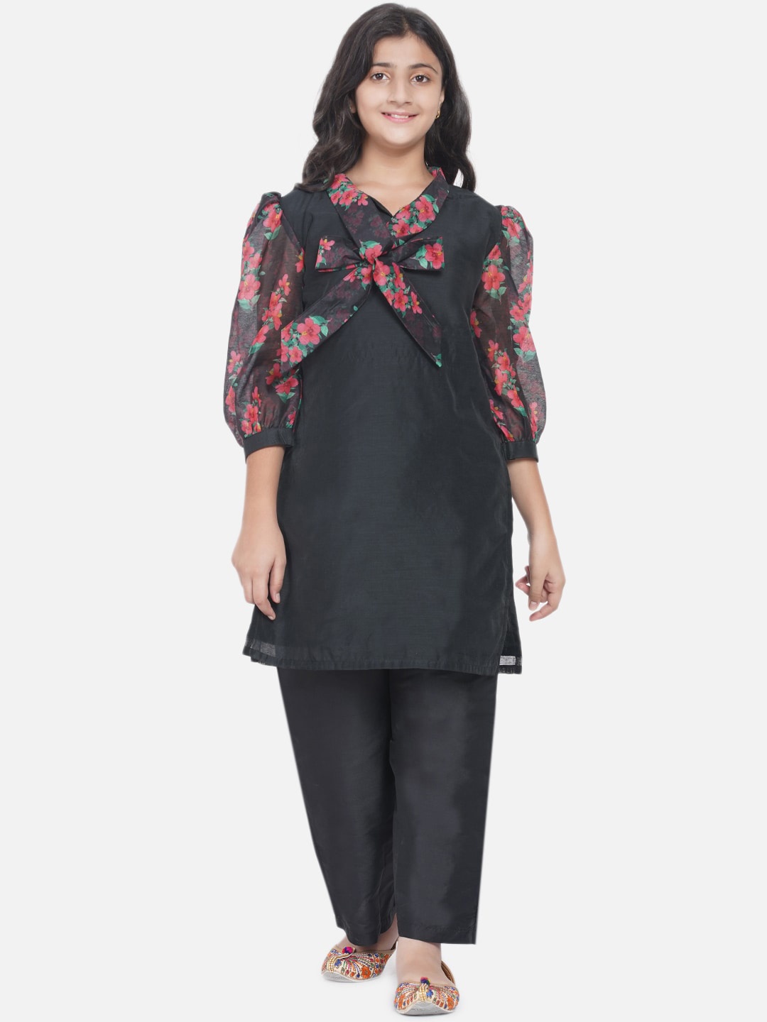 

Modish Couture Girls Floral Printed Puffed Sleeves Chanderi Silk Kurta with Palazzos, Black