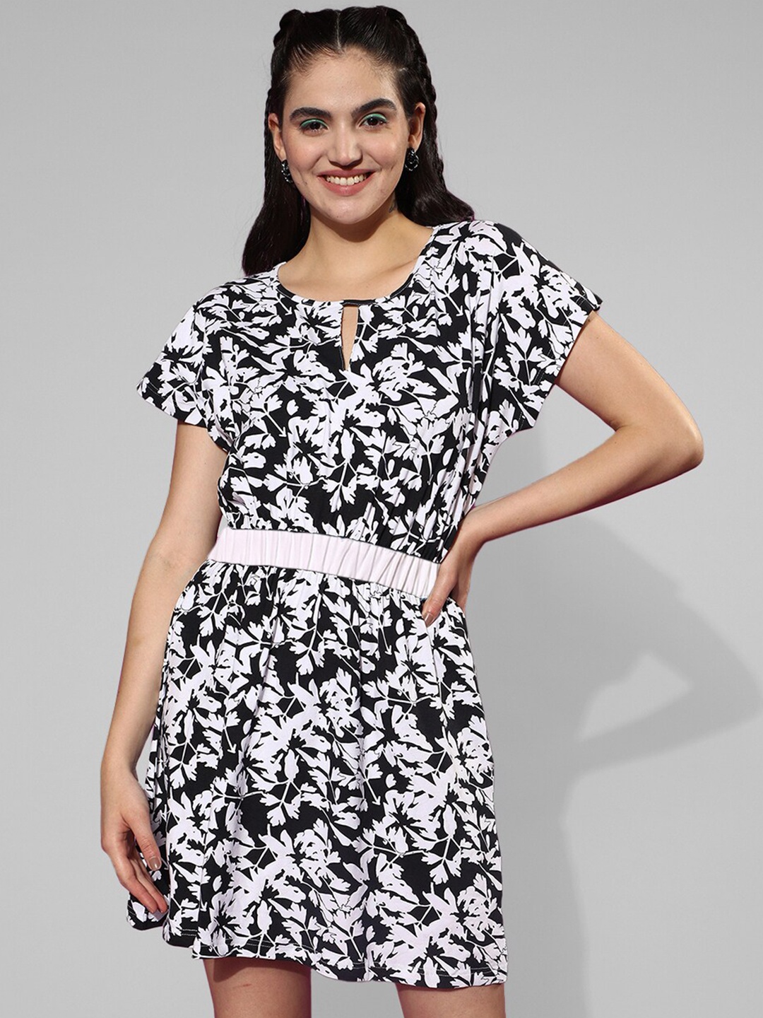 

JUNEBERRY Floral Printed Extended Sleeves Cotton A-Line Dress, Black