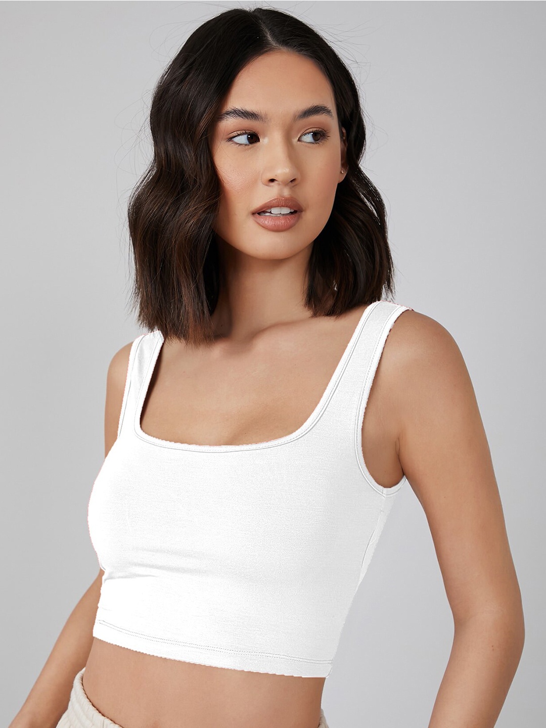 

AAHWAN Scoop Neck Fitted Crop Top, White
