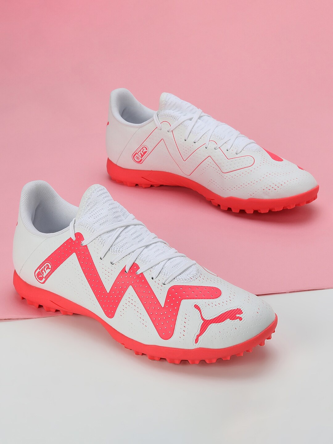 

Puma Men FUTURE PLAY TT Football Shoes, White
