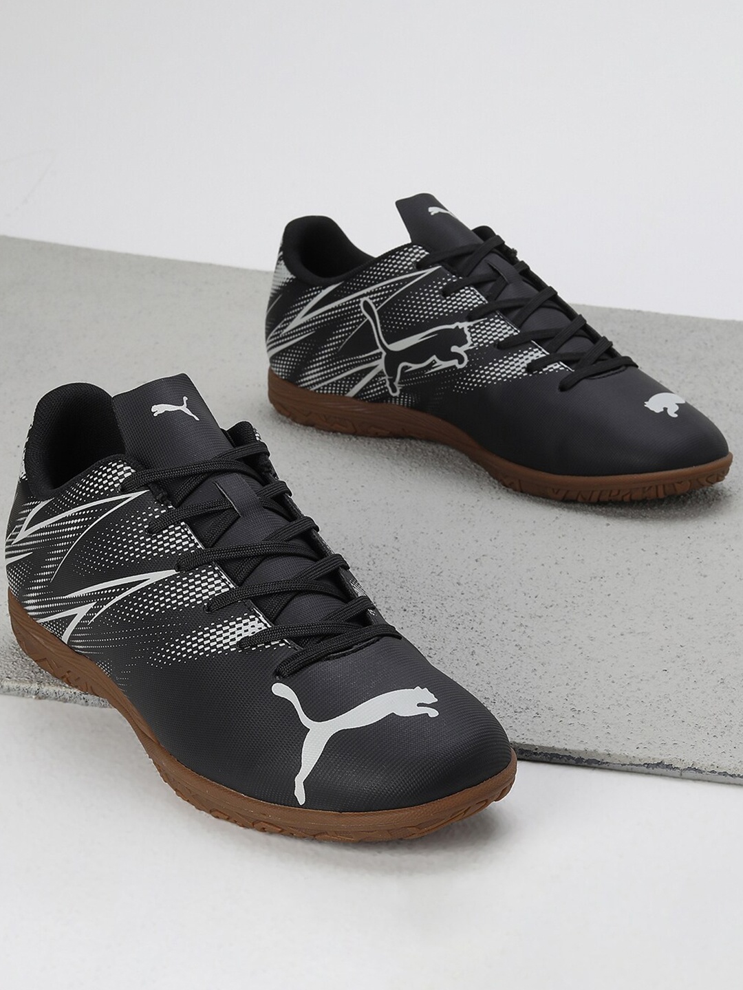 

Puma Men ATTACANTO Indoor Court Football Shoes, Black