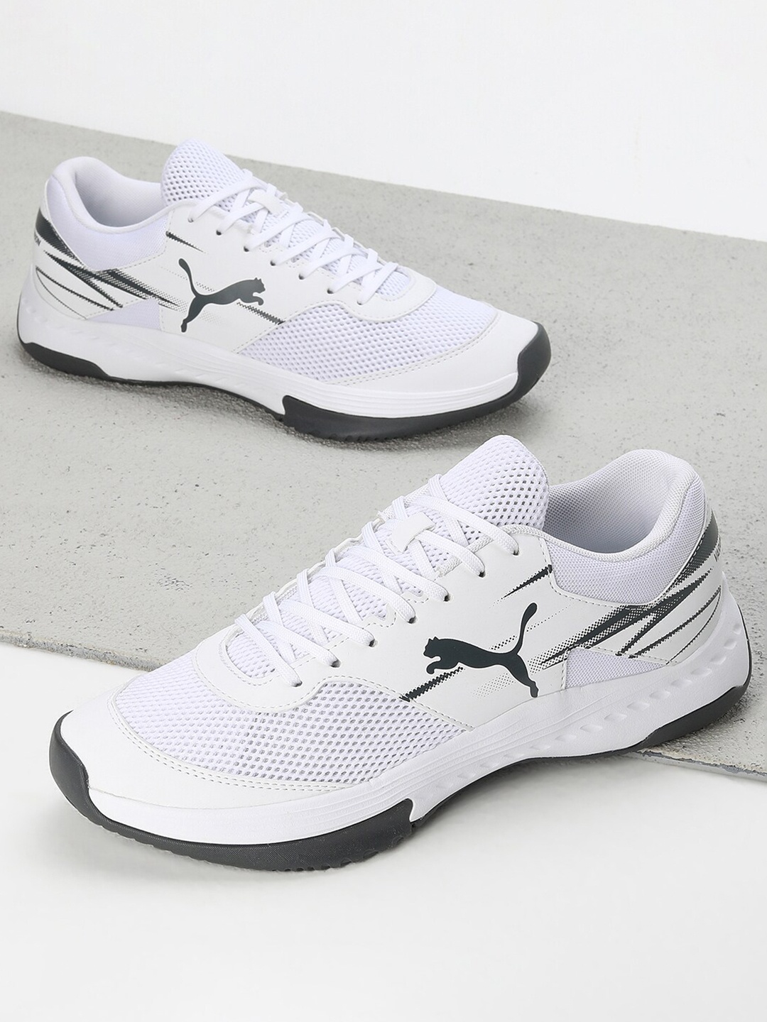 

Puma Unisex Varion II Badminton Shoes, White