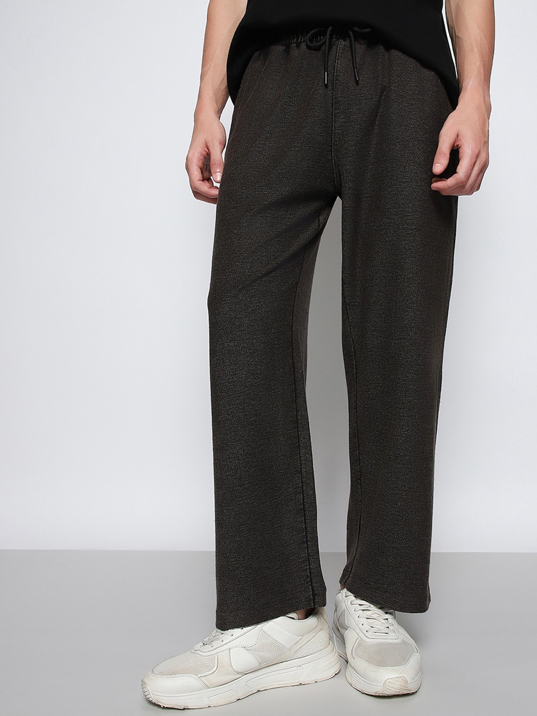 

Bewakoof Air 1.0 Men Mid-Rise Oversized Relaxed Fit Track Pants, Black