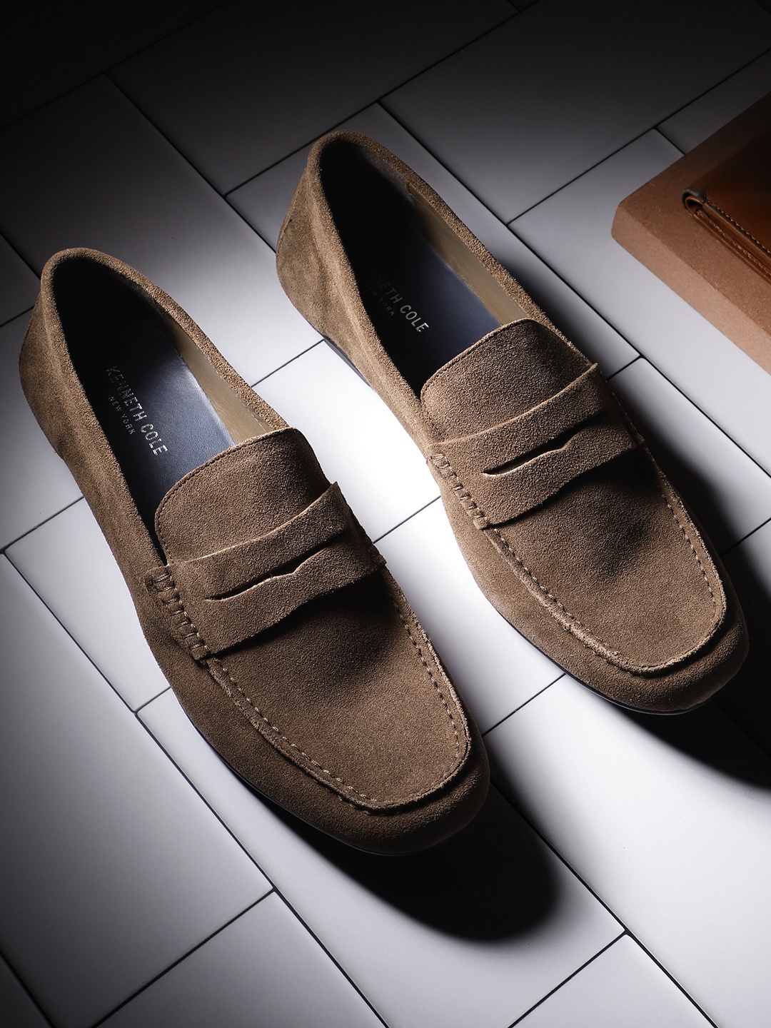 

Kenneth Cole Men Round-Toe Penny Loafers, Coffee brown