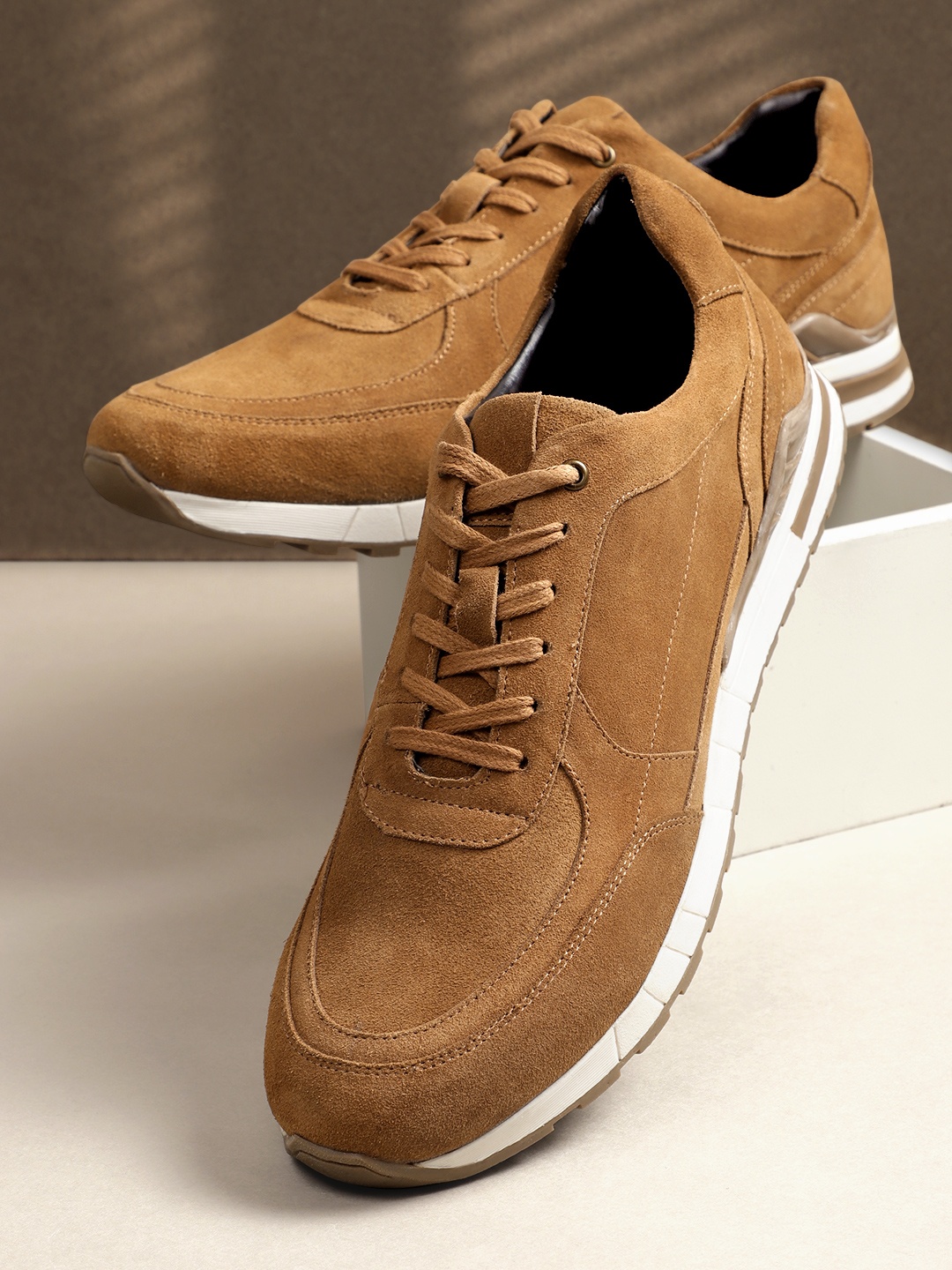 

Kenneth Cole Men Contrast Sole Sneakers, Brown