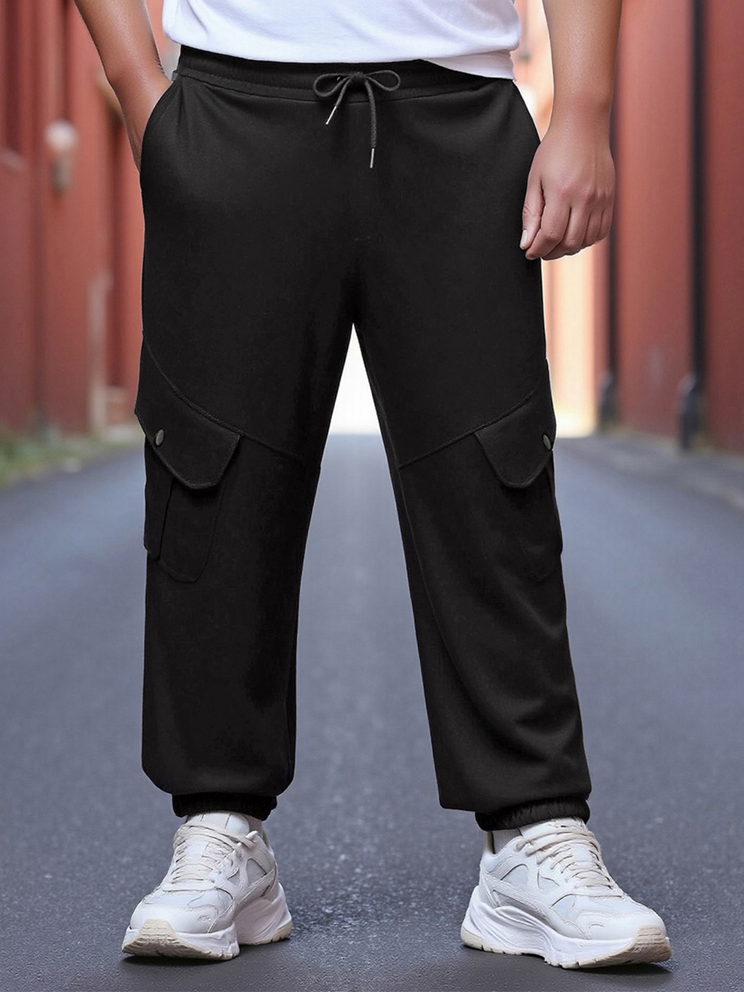 

Bewakoof Air 1.0 Men Super Loose Fit Plus Size Cargo Joggers, Black