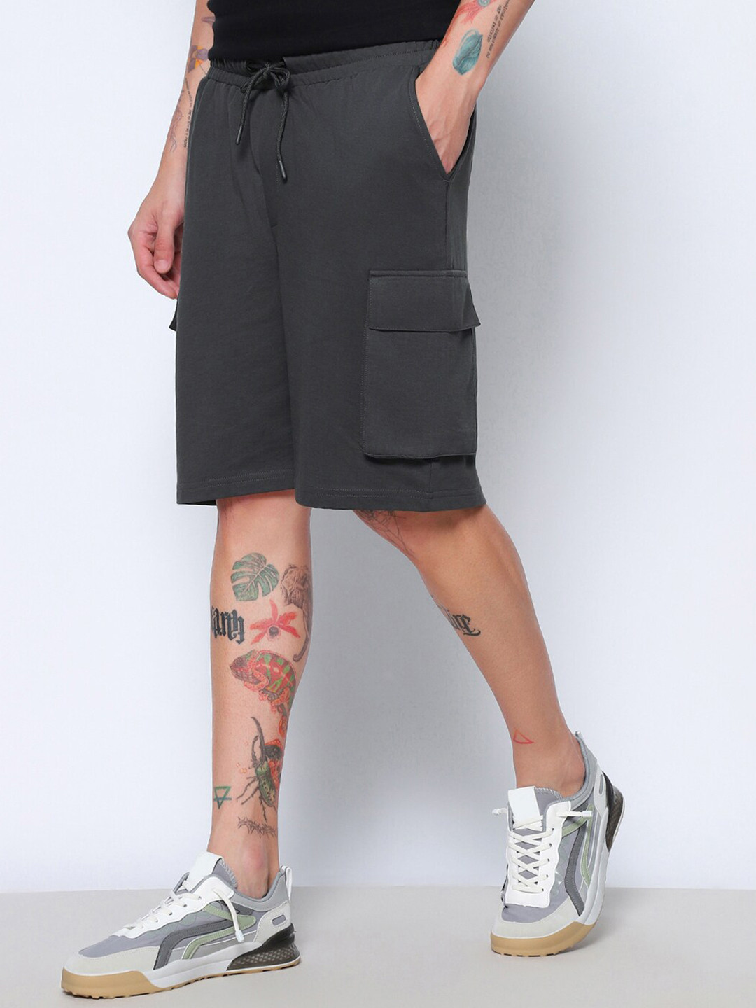 

Bewakoof Air 1.0 Men Oversized Cargo Shorts, Grey