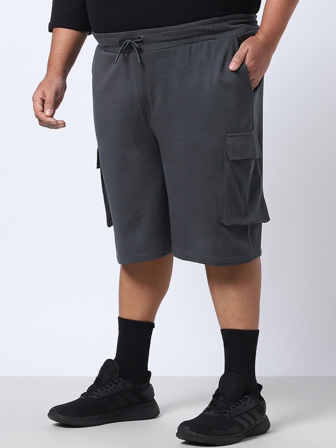 

Bewakoof Plus Men Loose Fit Mid-Rise Cargo Shorts, Grey
