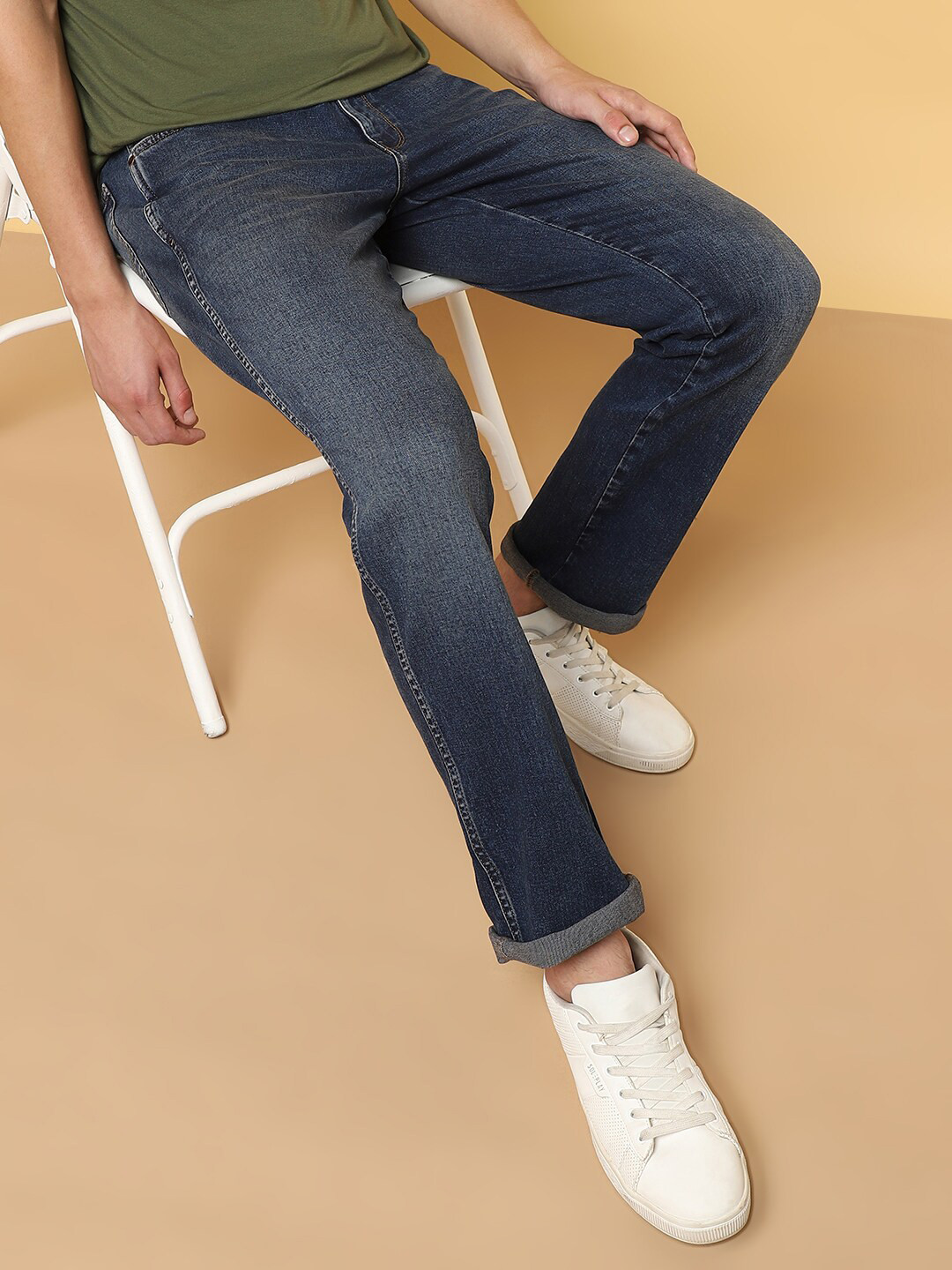 

Wrangler Men Millard Straight Fit Mid-Rise Clean Look Light Fade Jeans, Blue