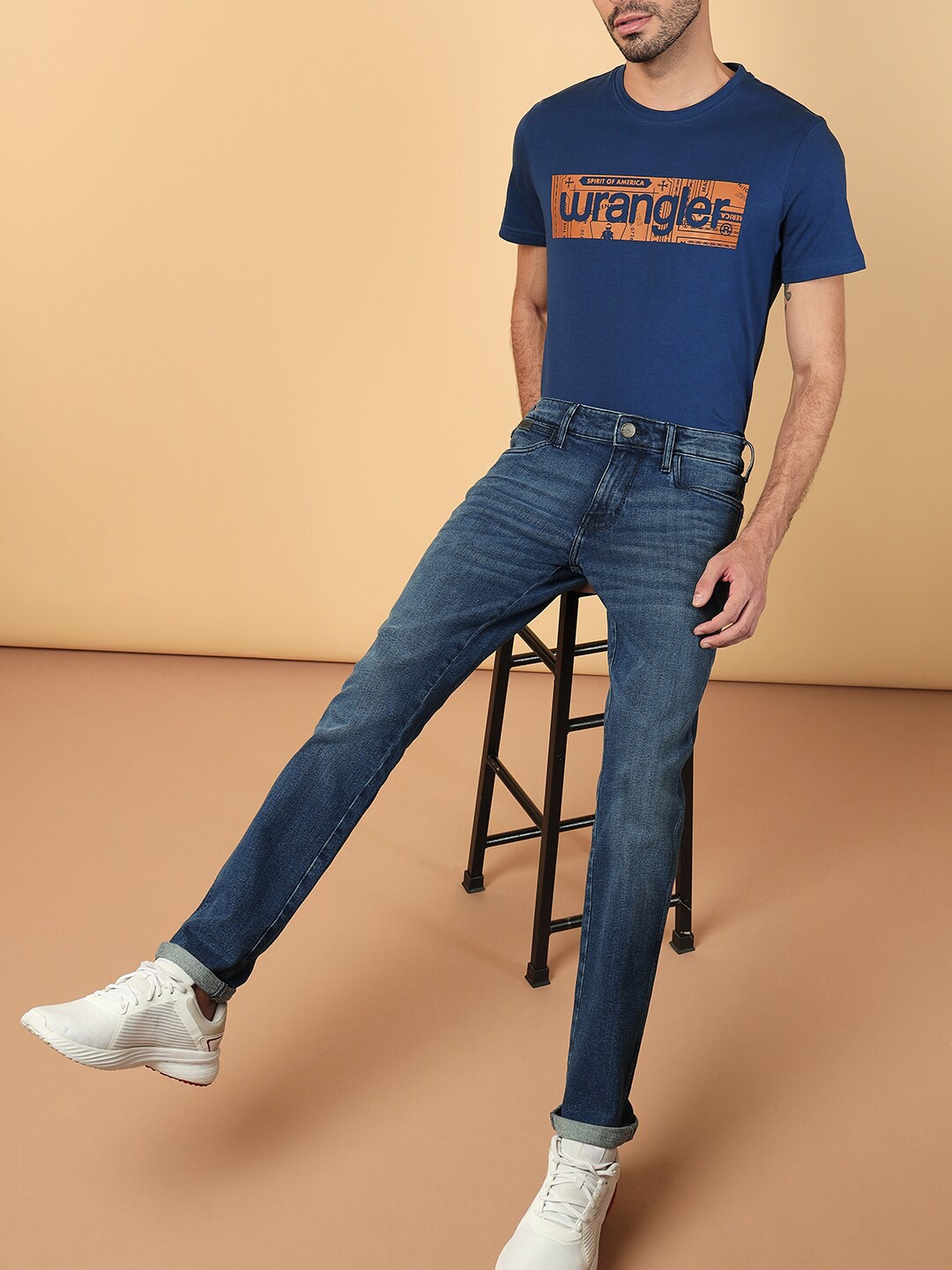 

Wrangler Men Skanders Slim Fit Low Rise Clean Look Light Fade Stretchable Jeans, Blue