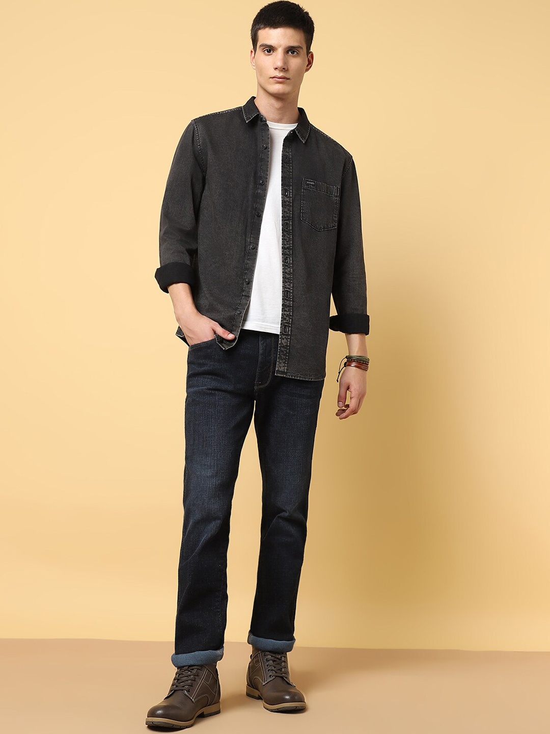 

Wrangler Men Millard Straight Fit Mid-Rise Light Fade Jeans, Blue