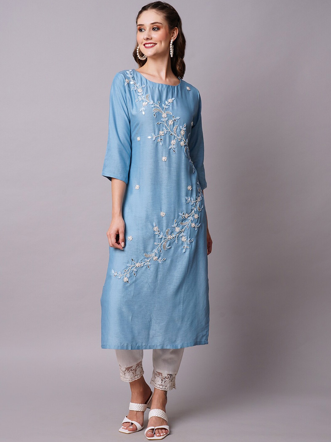 

FASHOR Blue Floral Embroidered Beads & Stones Round Neck Straight Kurta