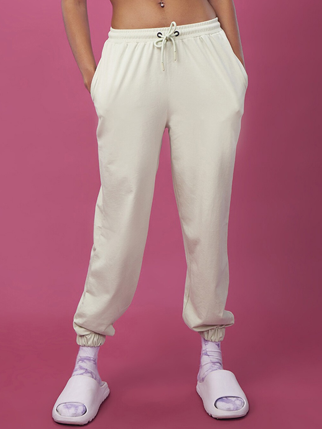 

Bewakoof Air 1.0 Women Oversized Joggers, Beige