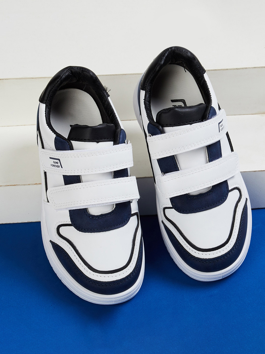 

Fame Forever by Lifestyle Boys Colourblocked Velcro Sneakers, White