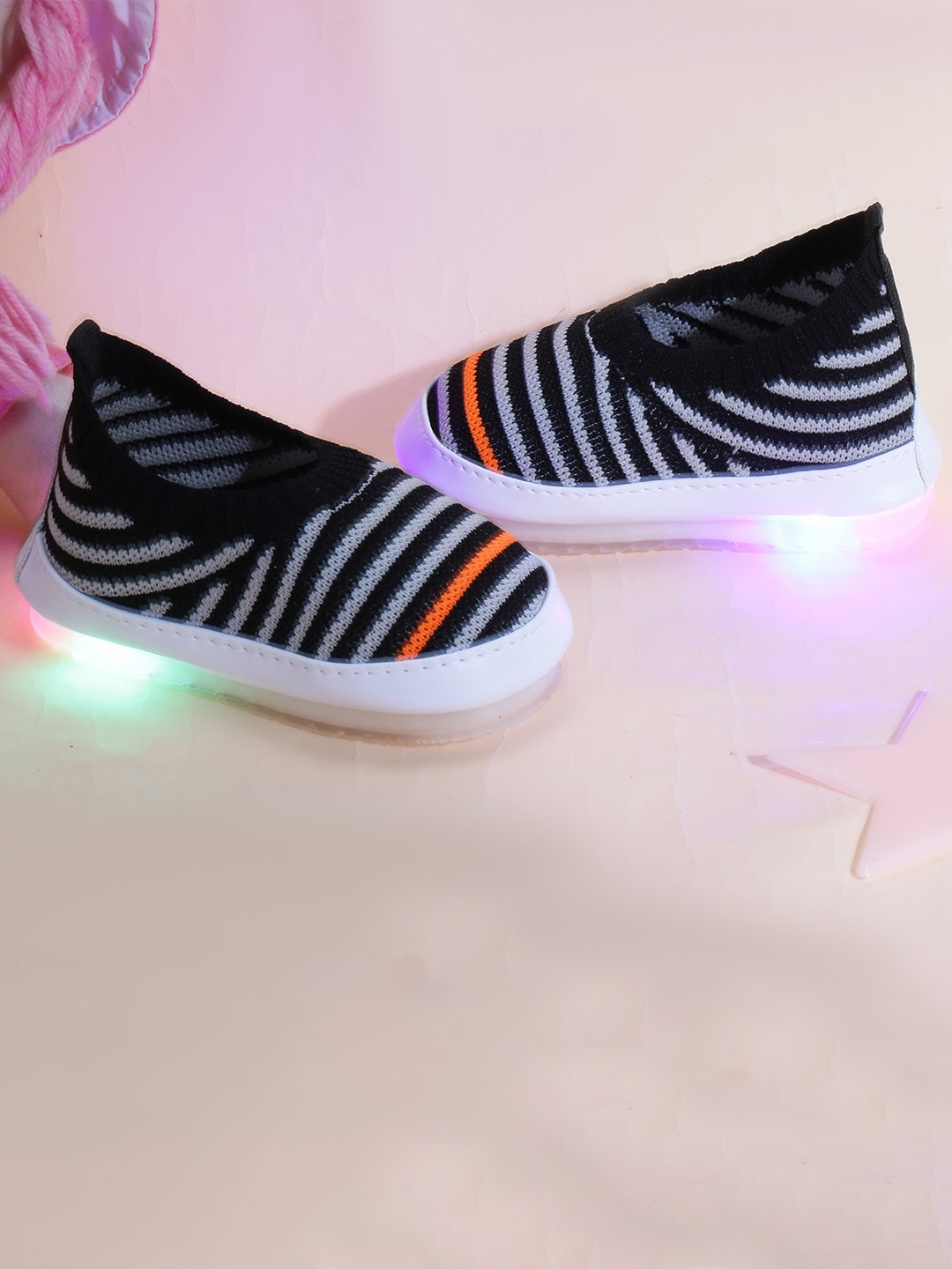 

CHiU Infants Kids Striped Lightweight Mesh Comfort Insole Slip-On Sneakers With LED Lights, Black