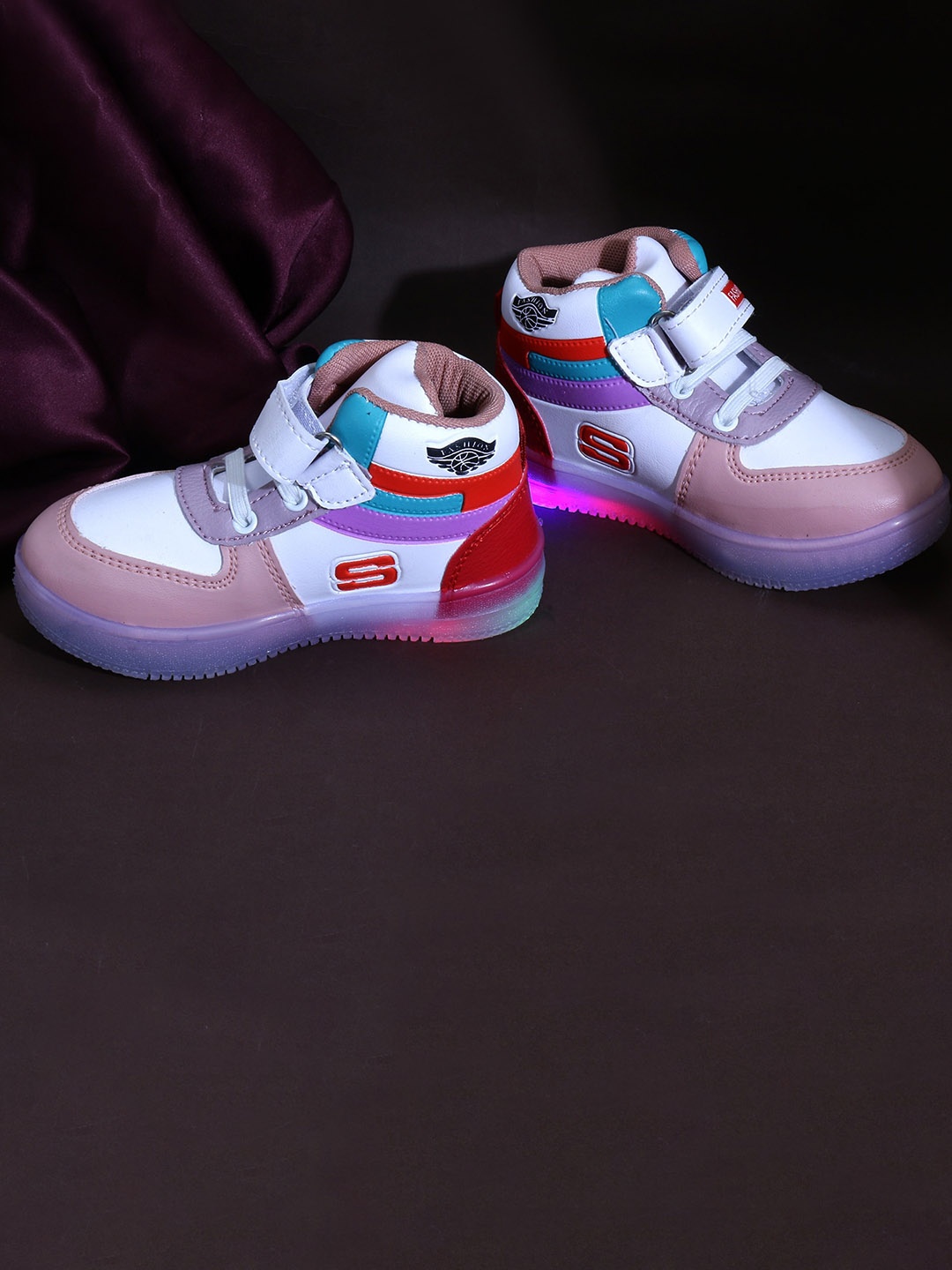 

CHiU Kids Colourblocked Lightweight LED Sneakers, White