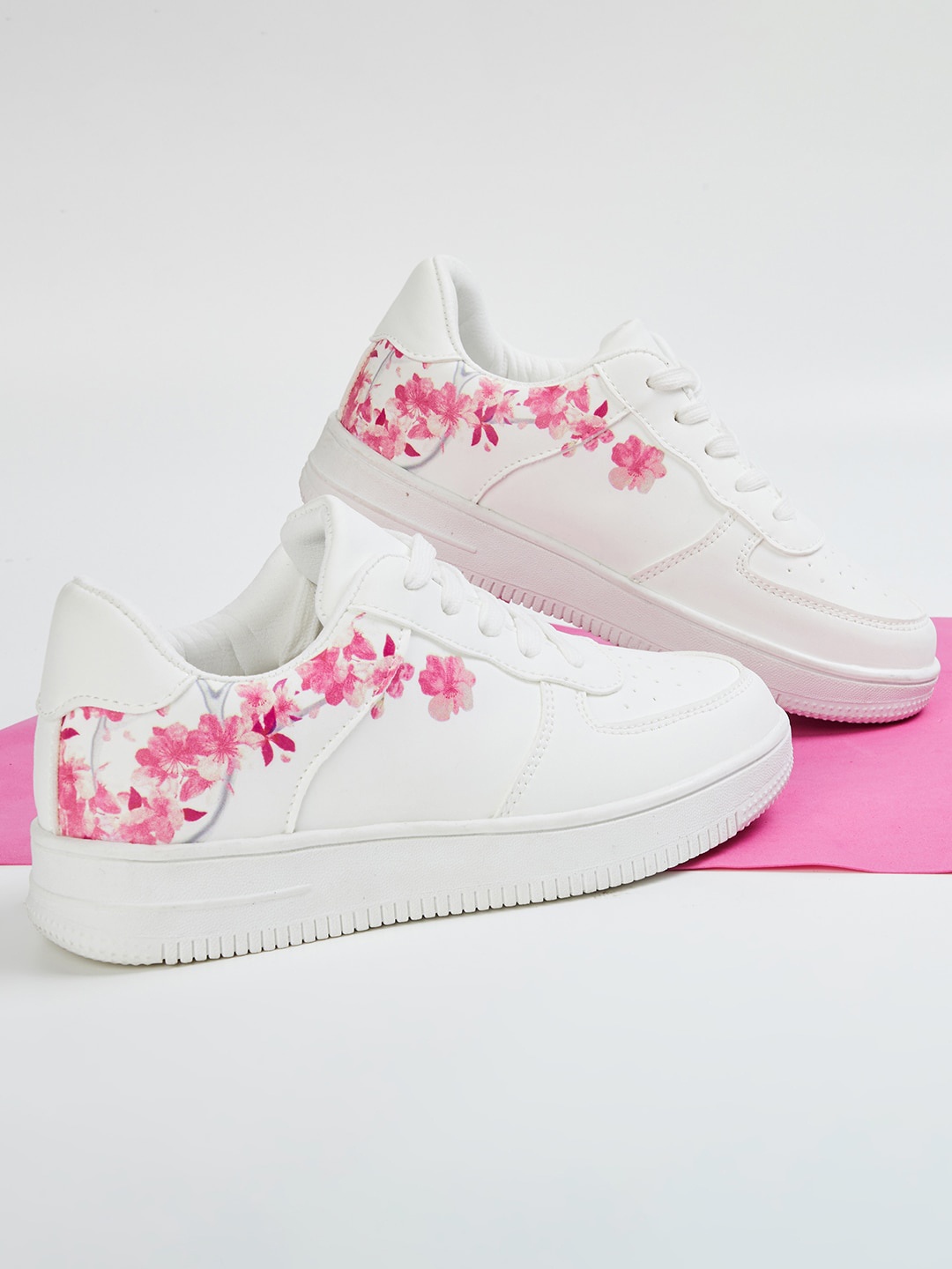 

Fame Forever by Lifestyle Girls Floral Printed Basics Sneakers, White