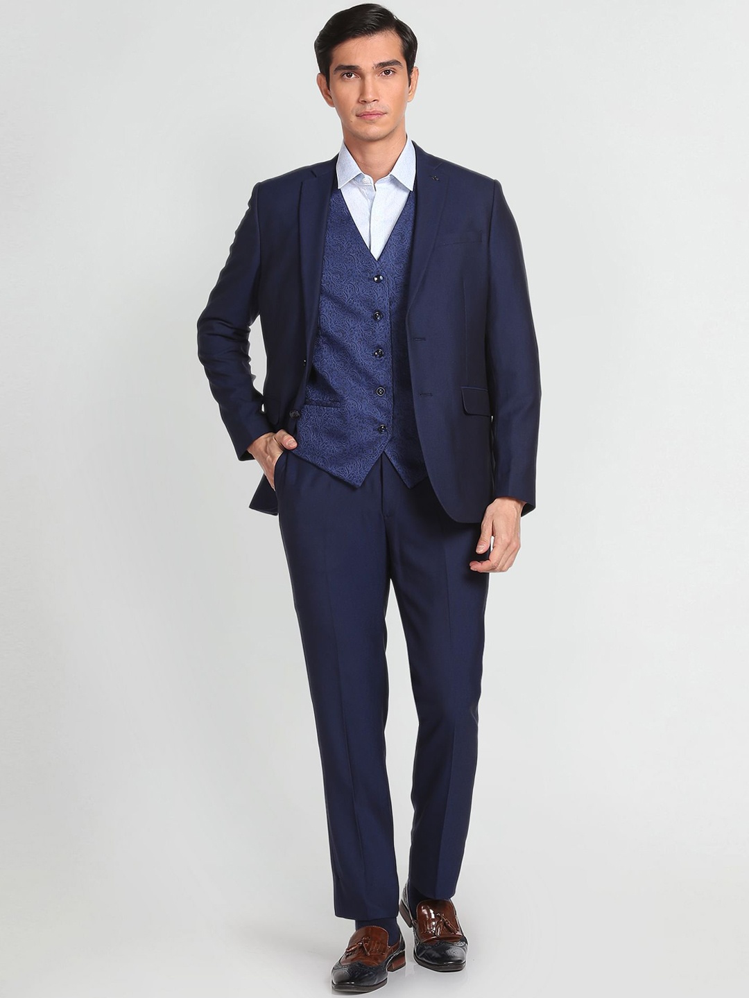 

Arrow Men Single-Breasted Three-Piece Formal Suit, Navy blue