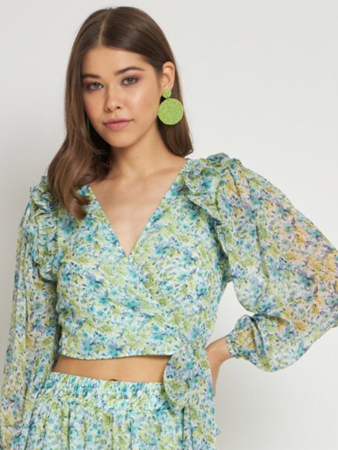 

ANVI Be Yourself Green & Blue Floral Printed Waist Tie Ups Chiffon Crop Wrap Top