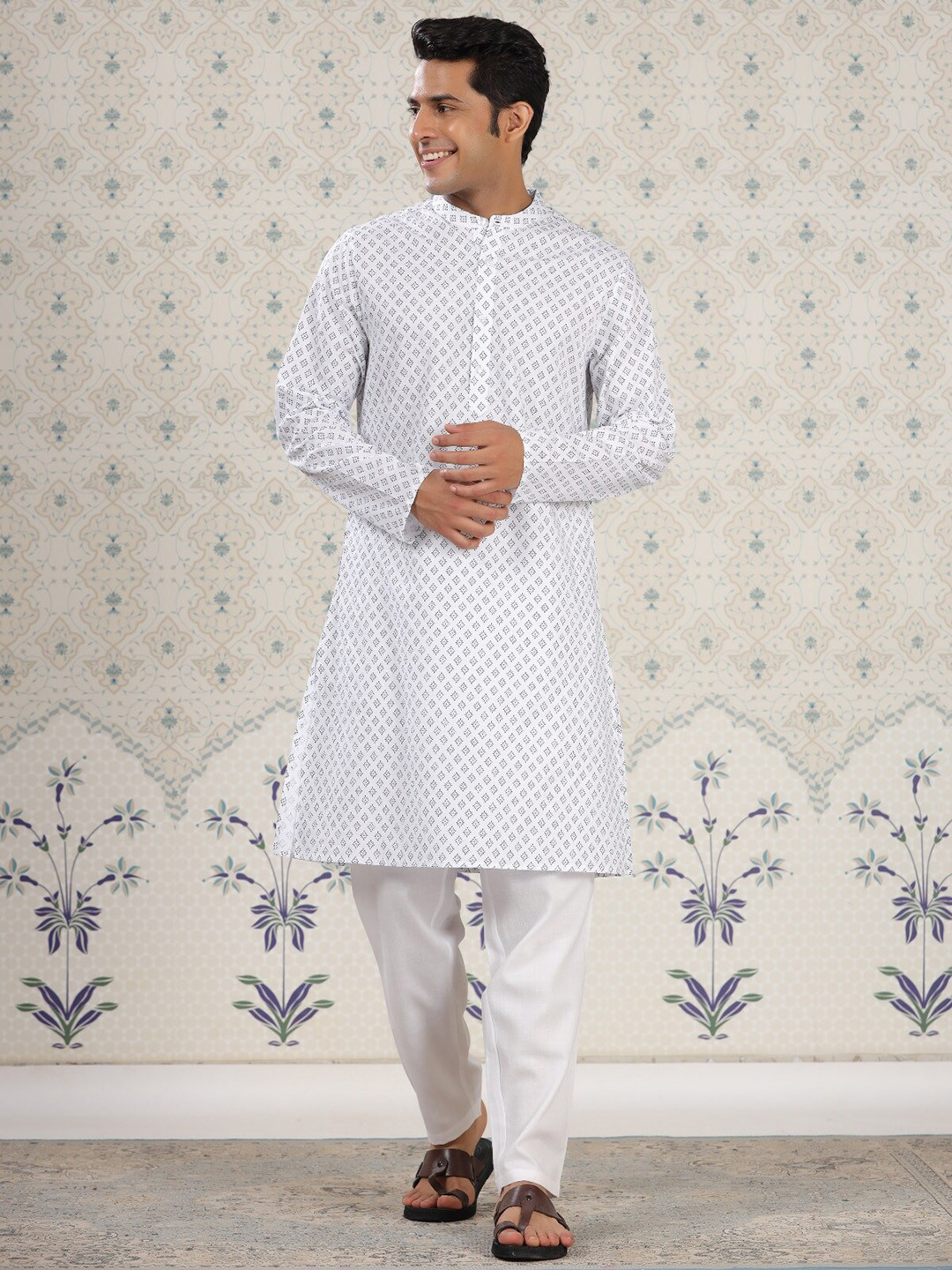 

Ode by House of Pataudi Ethnic Motifs Printed Regular Pure Cotton Kurta With Pyjamas, White