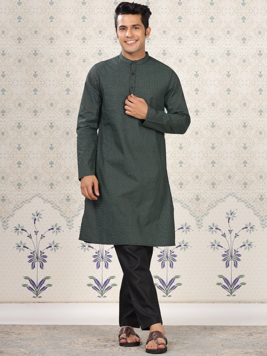 

Ode by House of Pataudi Printed Regular Pure Cotton Kurta With Pyjamas, Green