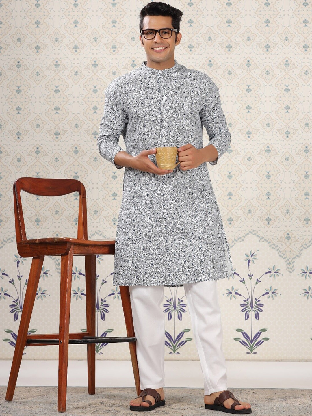 

Ode by House of Pataudi Floral Printed Pure Cotton Straight Kurta With Pyjamas, Navy blue