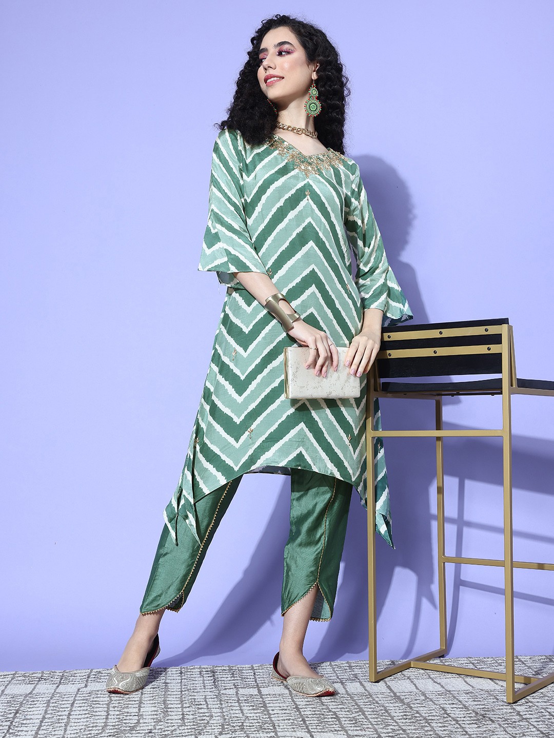

Varanga Women Leheriya Printed Regular Pure Silk Kurta with Trousers, Sea green