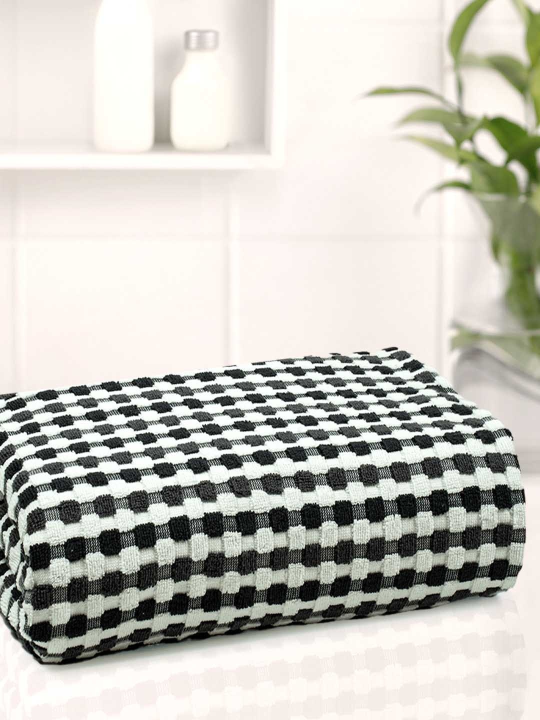 

1 Pcs Black & White 520 GSM Pure Cotton Malmo Antibacteria Large Bath Towel