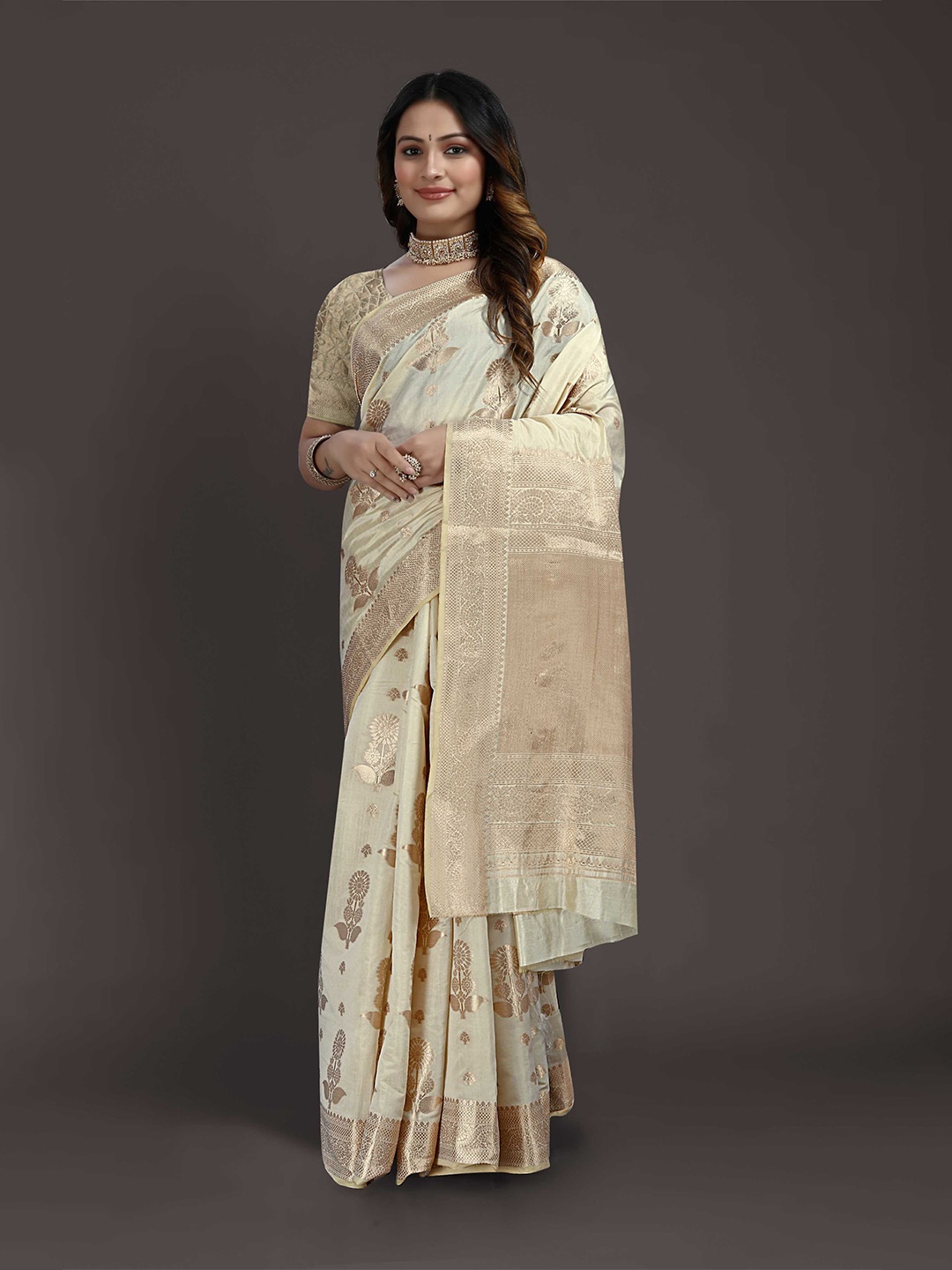 

Mitera White & Gold-Toned Woven Design Zari Silk Blend Banarasi Saree