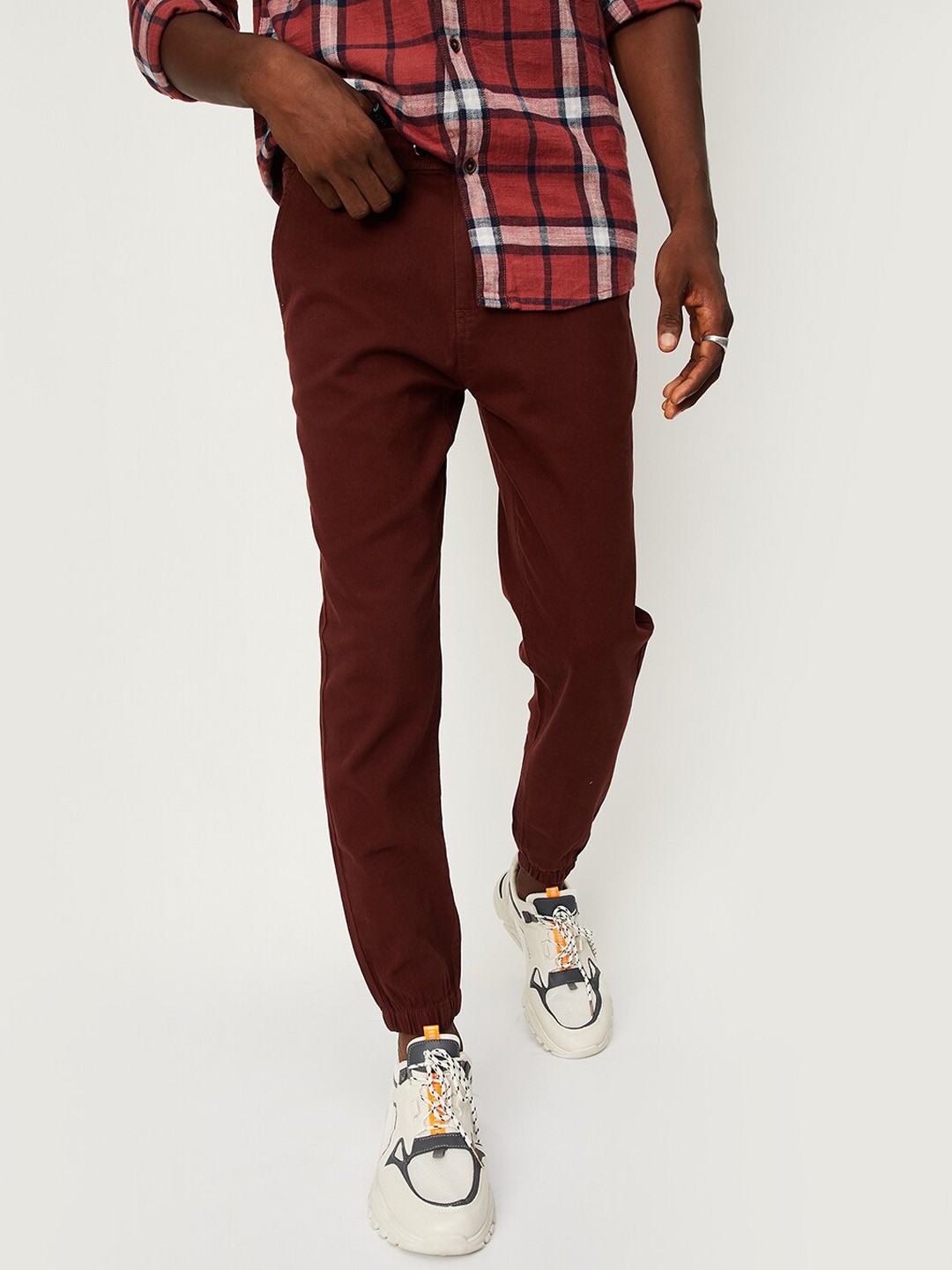 

max Men Mid Rise Plain Joggers, Red