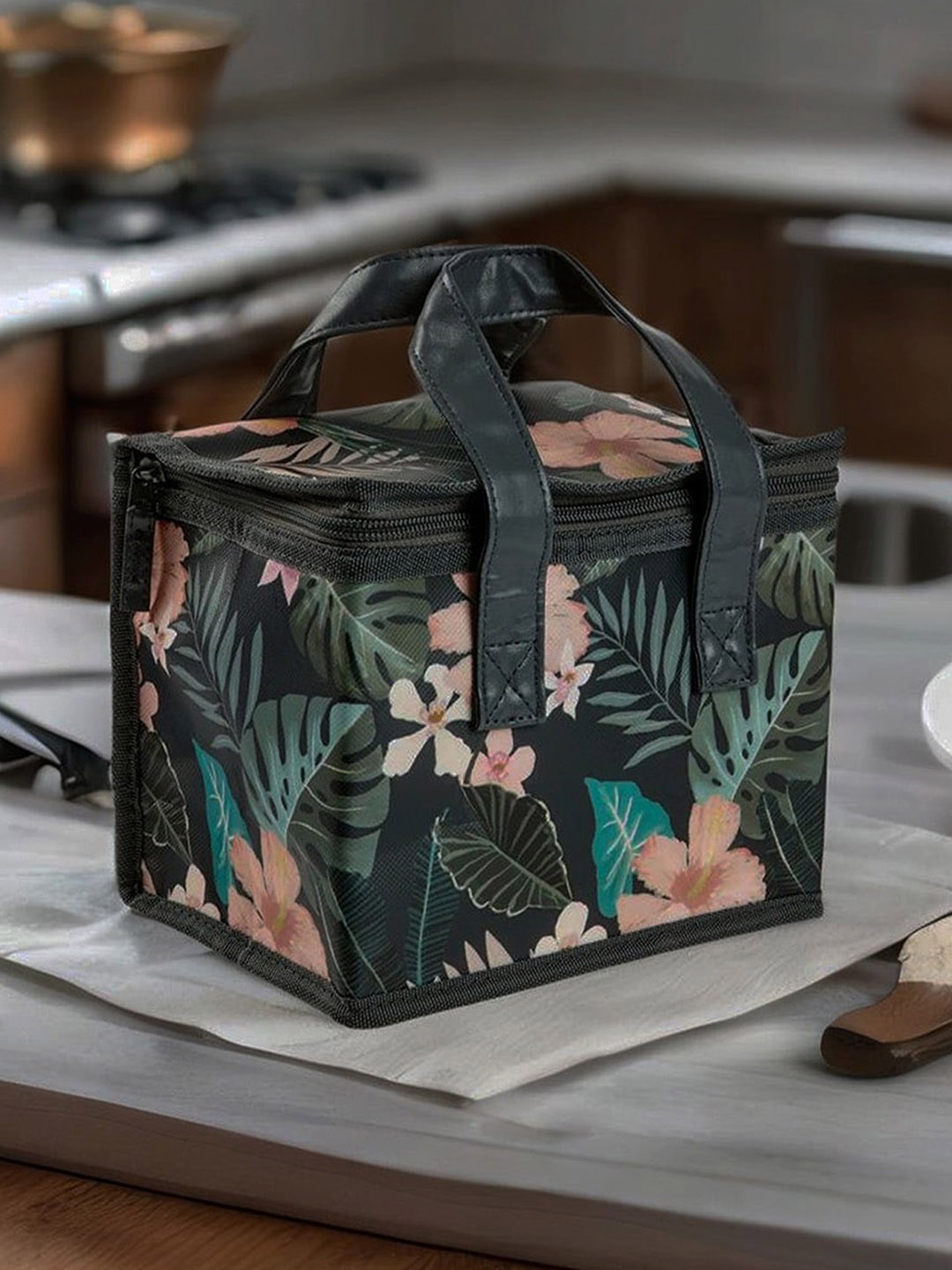 

Anko Unisex Hibiscus Collapsible Printed Lunch Bag, Black