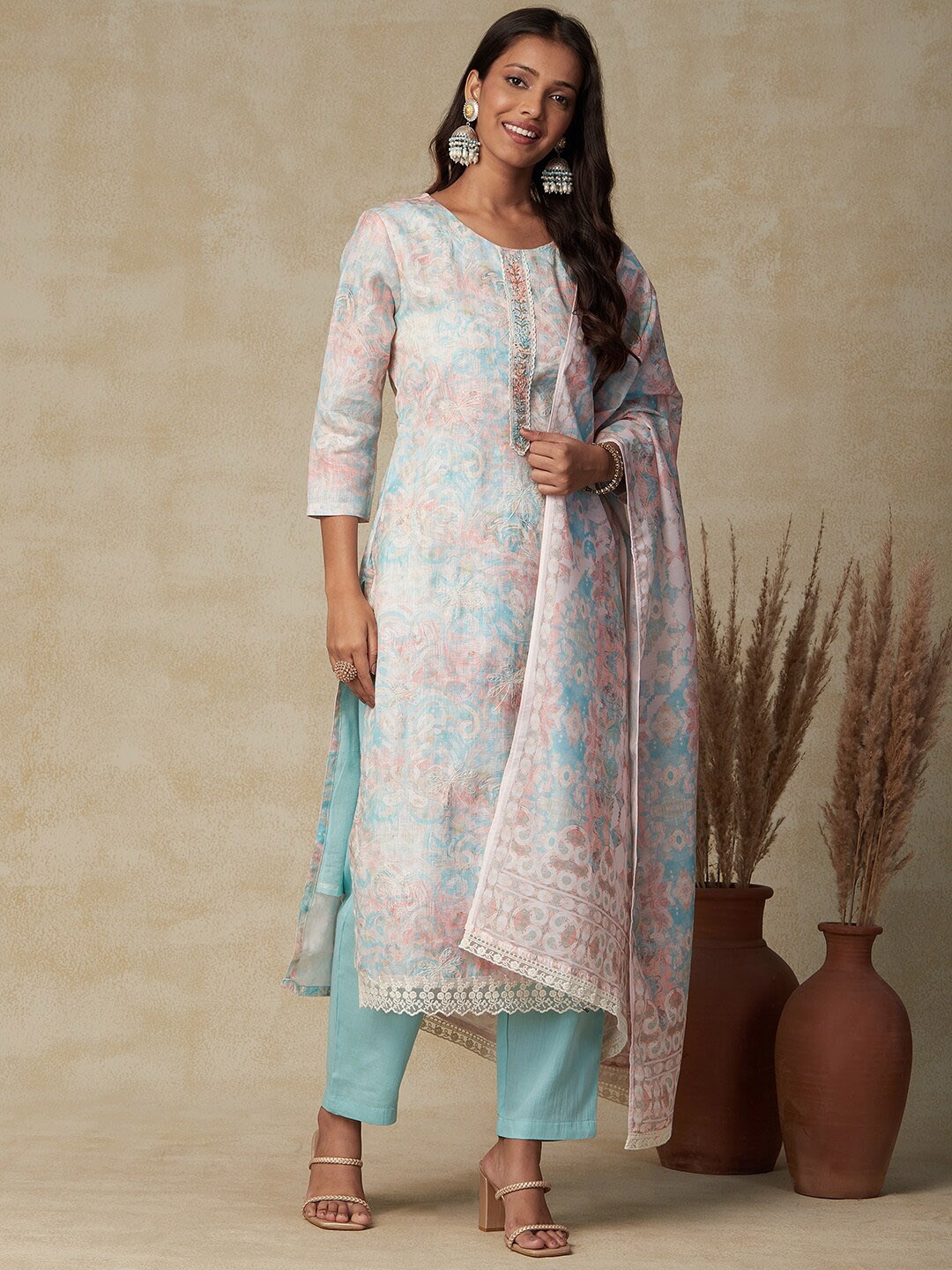 

FASHOR Off White Ethnic Motifs Printed Kurta With Trousers & Dupatta