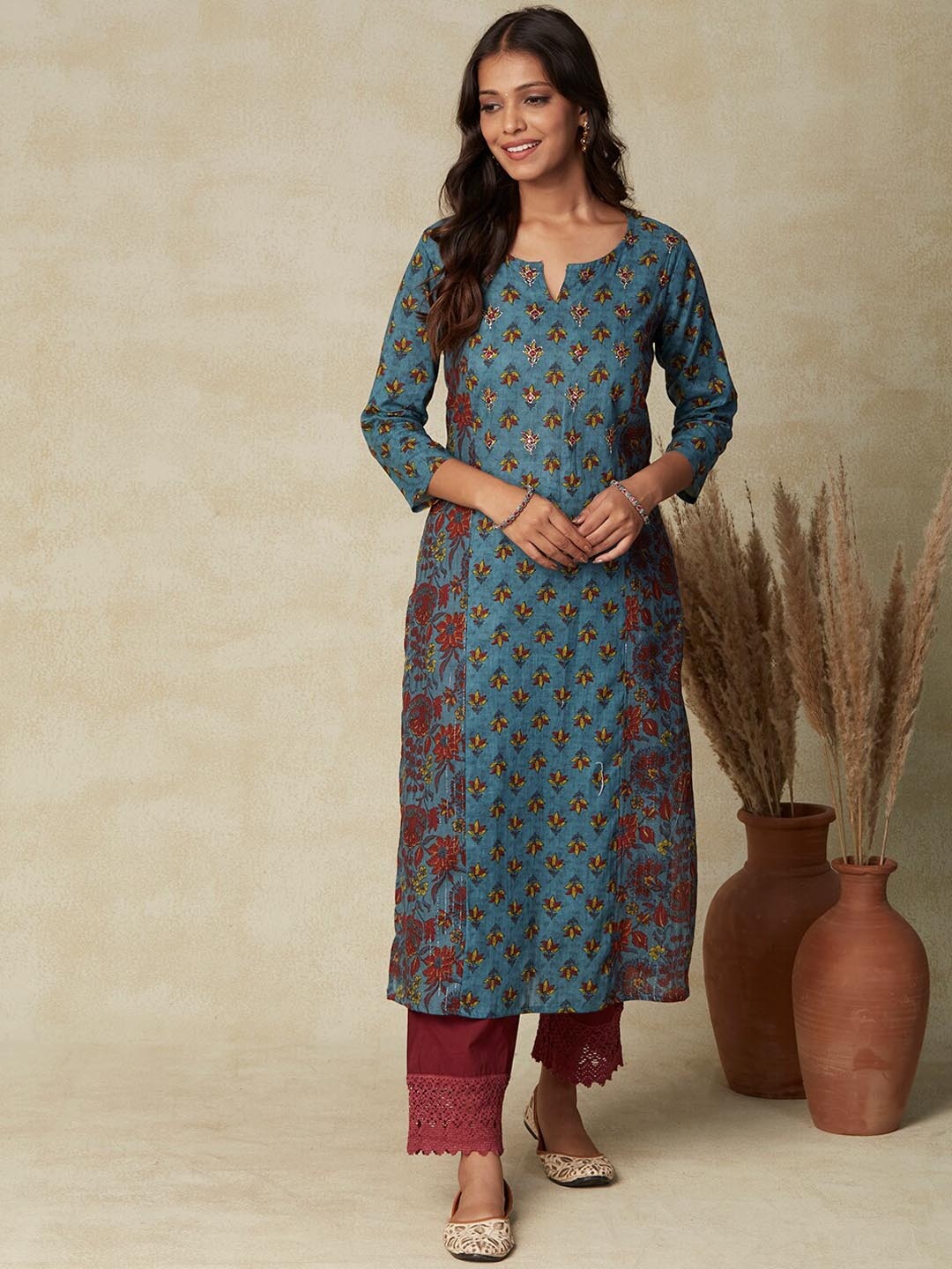 

FASHOR Floral Printed Cotton Notched Neck Thread Work Kurta, Blue