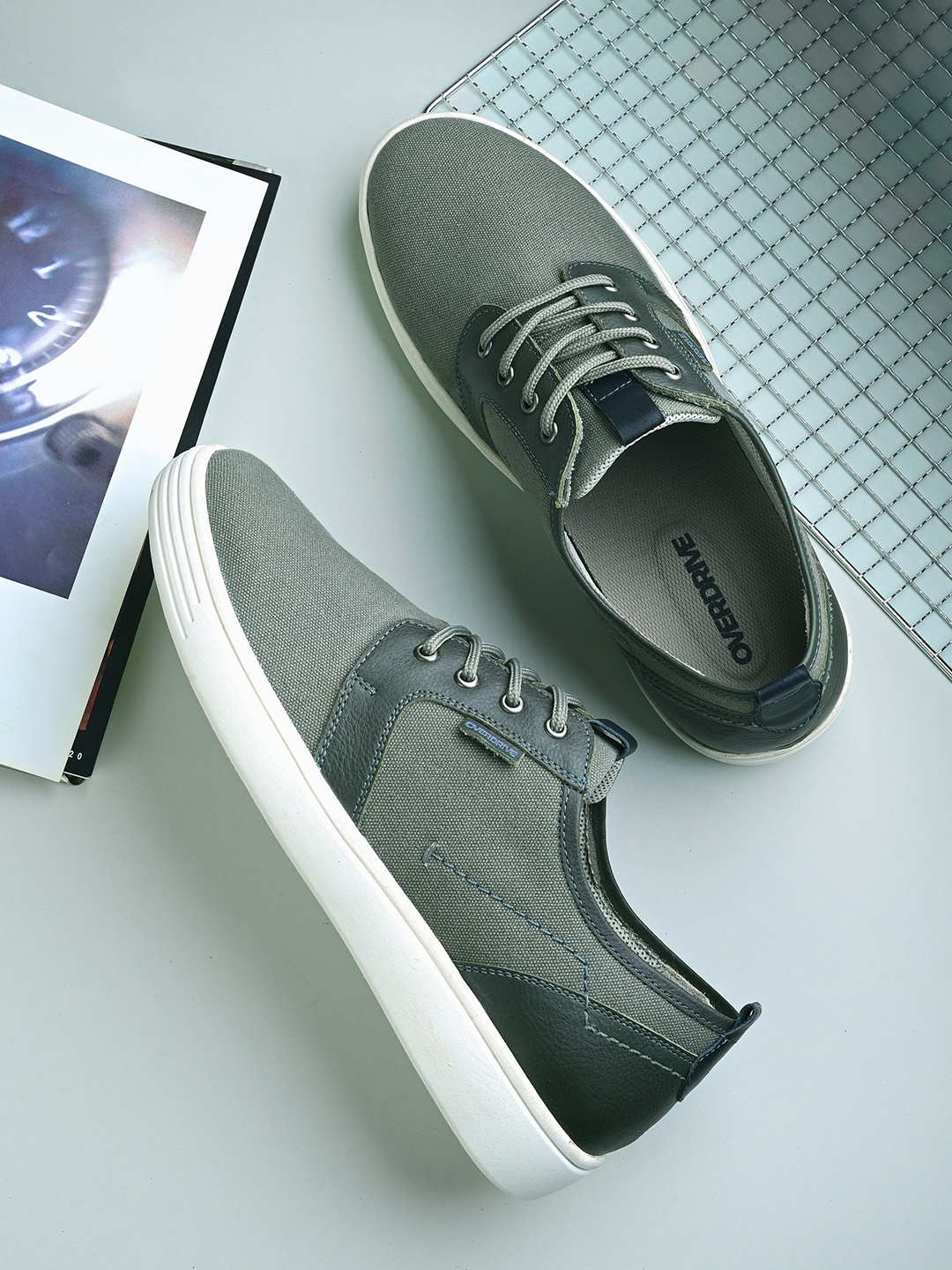 

Overdrive Men Textured Lightweight Derbys, Grey